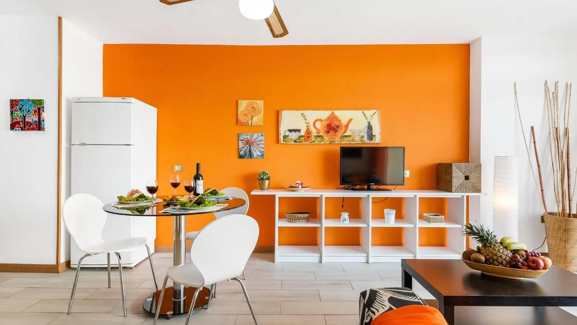 12. Comfortable Apartment In Las Americas contacts